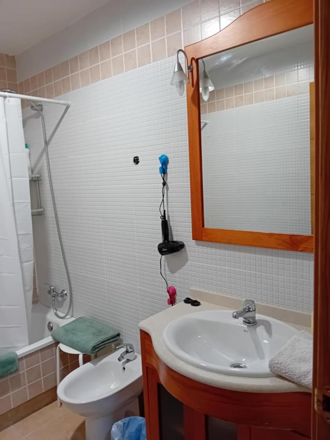 Habitaciones Individuales Madrid: Tranquil Airport Retreat San Sebastian de los Reyes Exterior photo