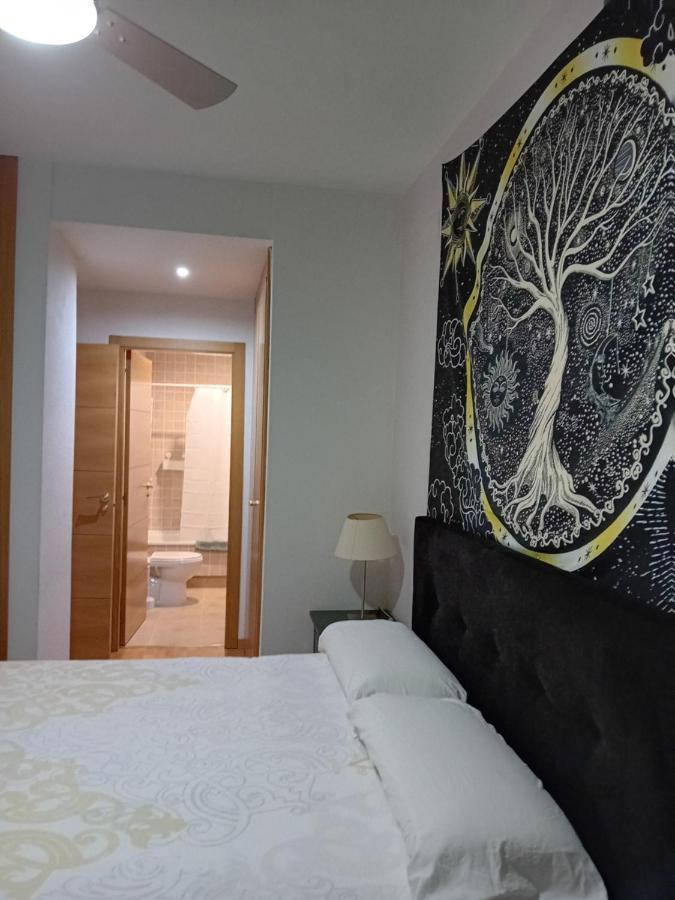 Habitaciones Individuales Madrid: Tranquil Airport Retreat San Sebastian de los Reyes Exterior photo