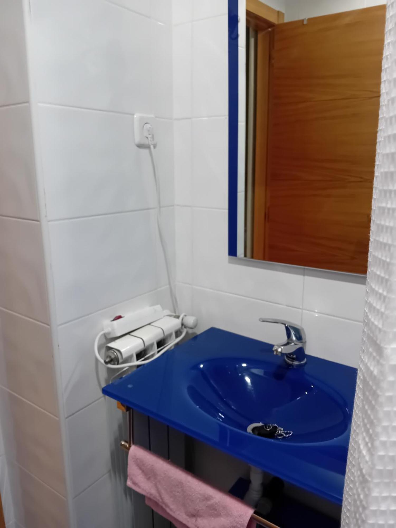 Habitaciones Individuales Madrid: Tranquil Airport Retreat San Sebastian de los Reyes Exterior photo