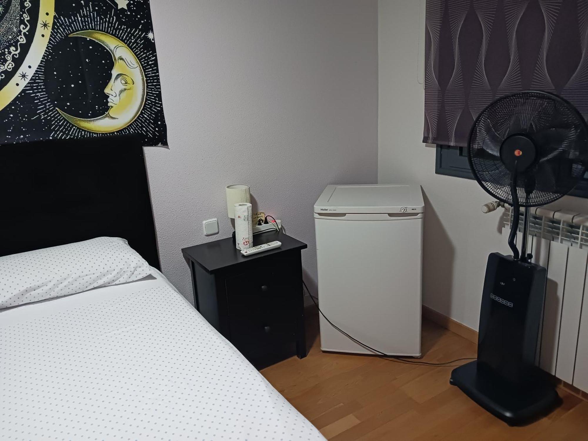 Habitaciones Individuales Madrid: Tranquil Airport Retreat San Sebastian de los Reyes Exterior photo