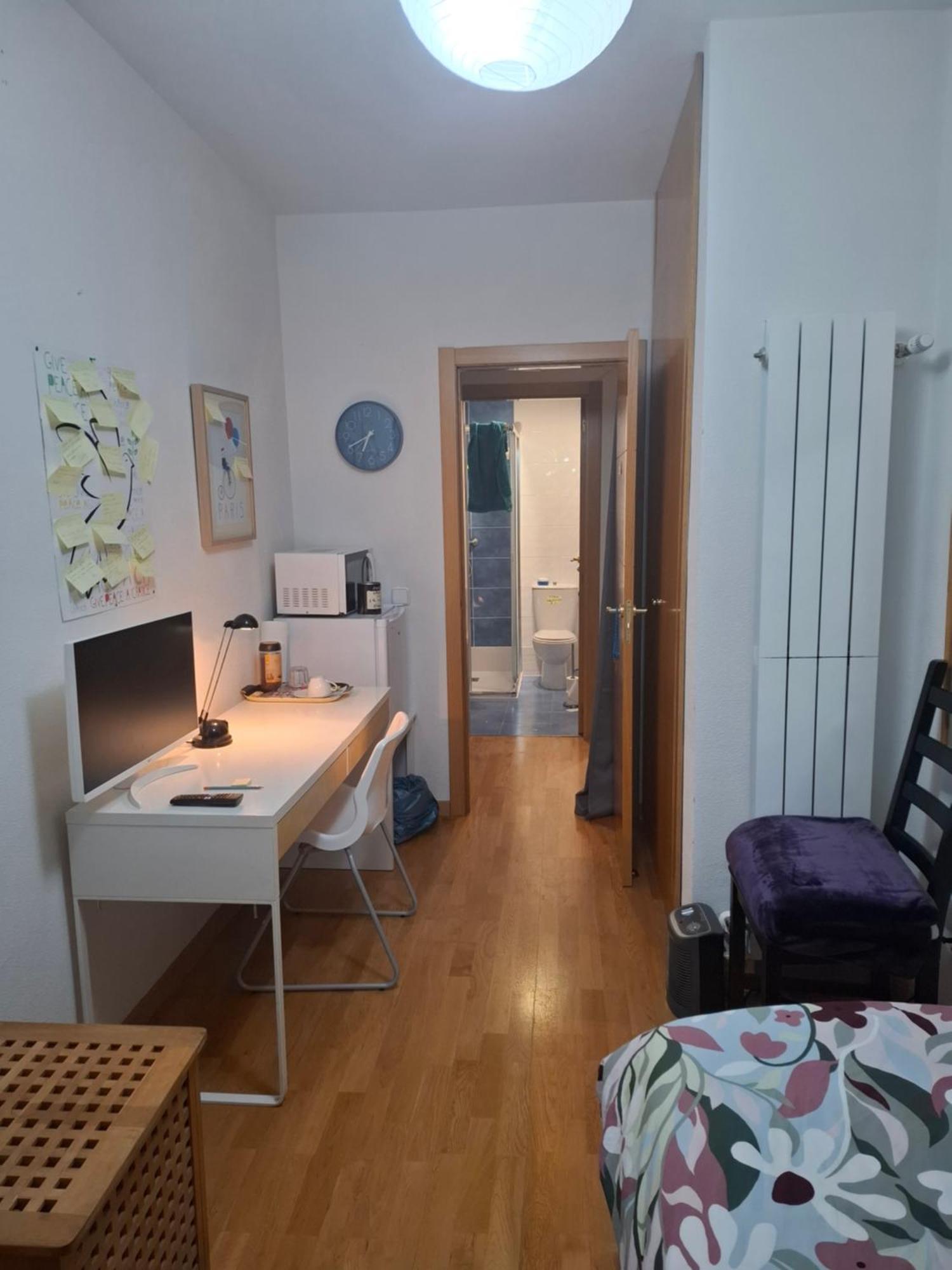Habitaciones Individuales Madrid: Tranquil Airport Retreat San Sebastian de los Reyes Exterior photo