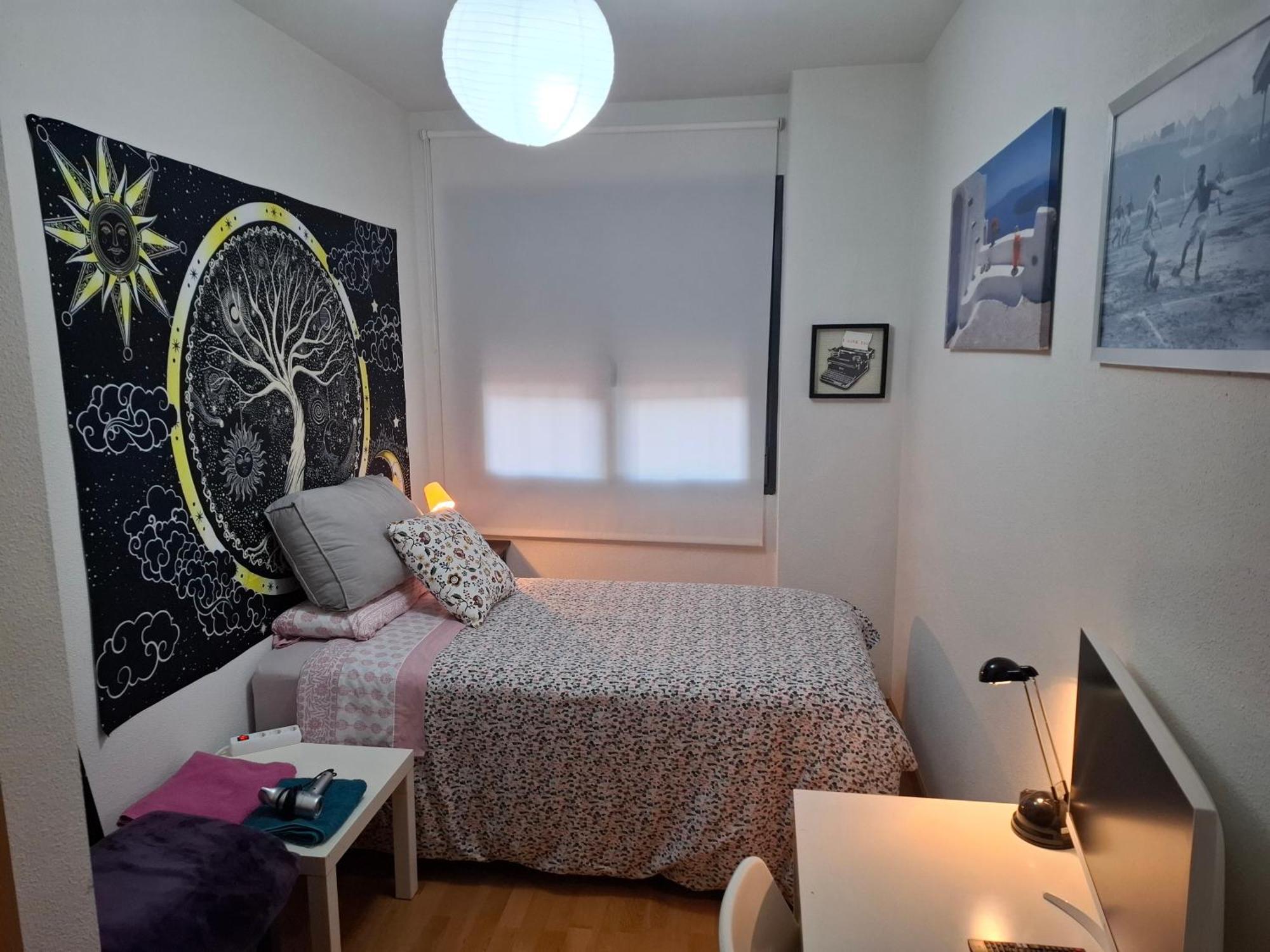 Habitaciones Individuales Madrid: Tranquil Airport Retreat San Sebastian de los Reyes Exterior photo